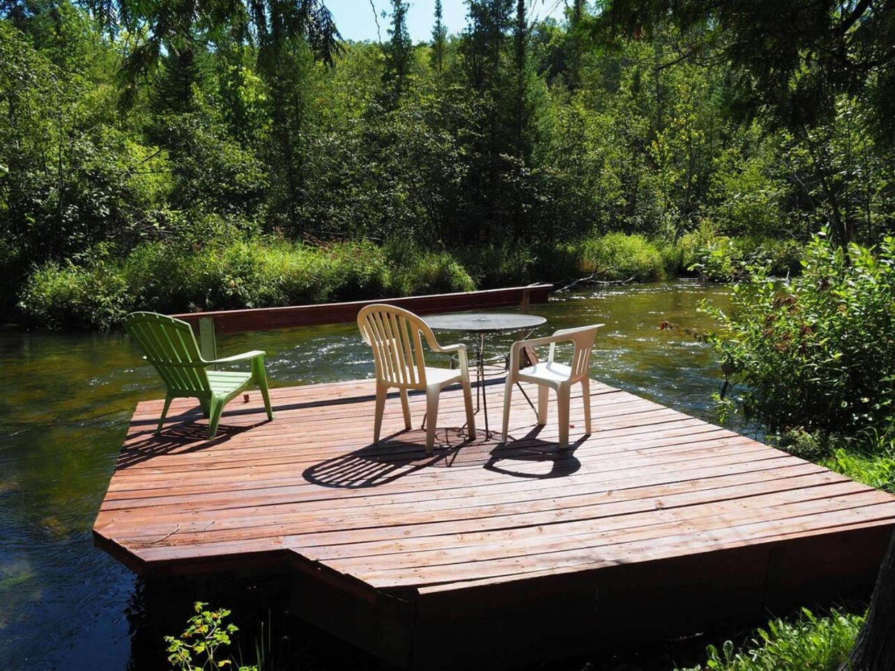Sleeping Bear Riverside Cabins - Cabin #1 Honor Exterior foto